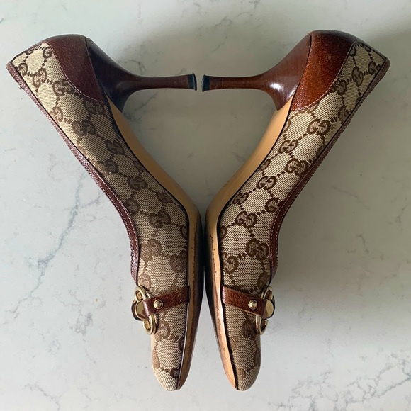 Gucci tan GG canvas and leather trim Bamboo Horsebit pumps. - Picture 10 of 12